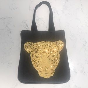 Unique tote with sequin lioness.  Eye catching🐯